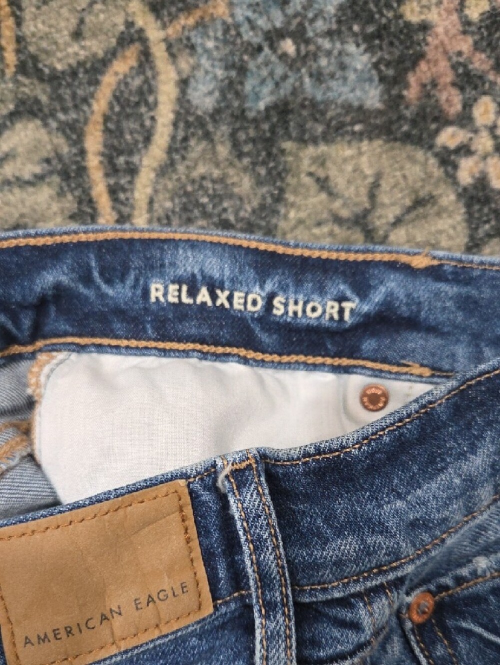 AE High Rise Relaxed Shorts - Picture 3 of 5